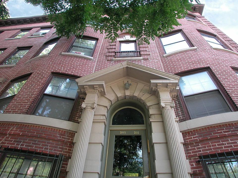 1st image of 907 Pleasant St APT 2E