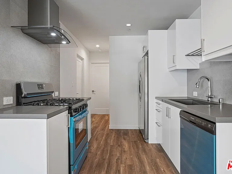 1166 S Cochran Ave #2 — Photo 8