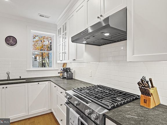 5th image of 1920 35th St NW