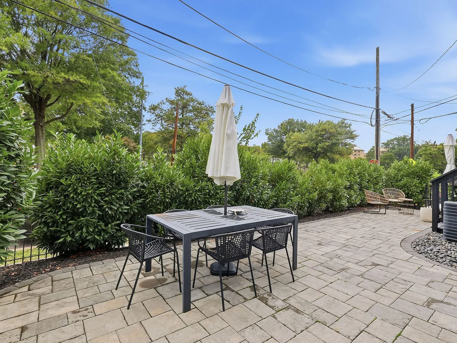 4 bed, 2090 sqft, $5,500 — Photo 2