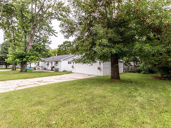 YARD SPACE BY GARAGE