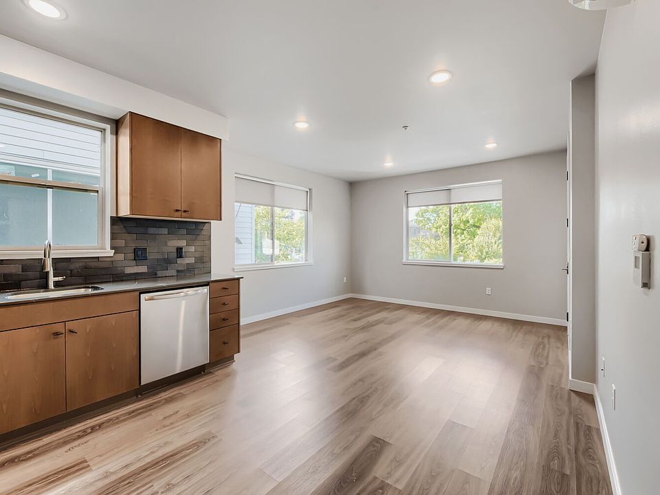 1st image of 6310 N Maryland Ave #206
