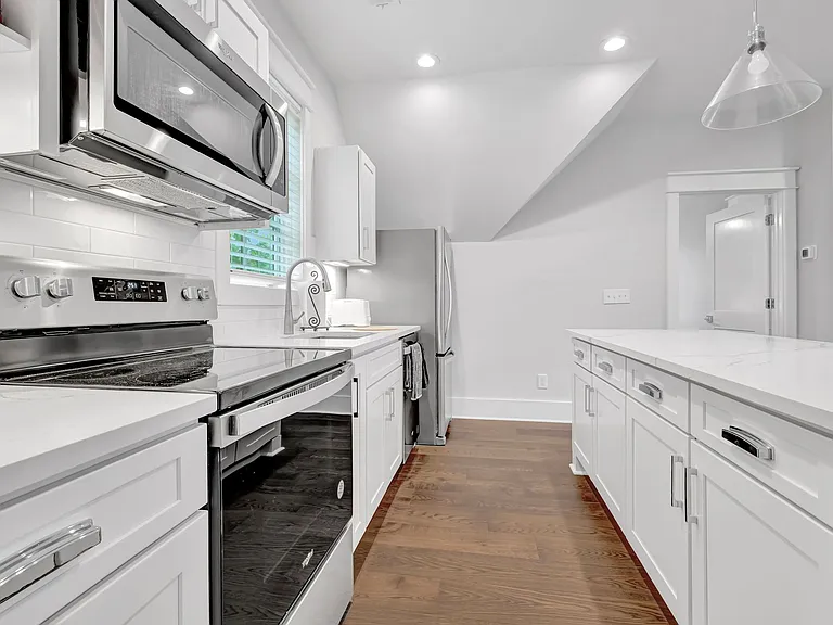 1110 Lillian St #B — Photo 35