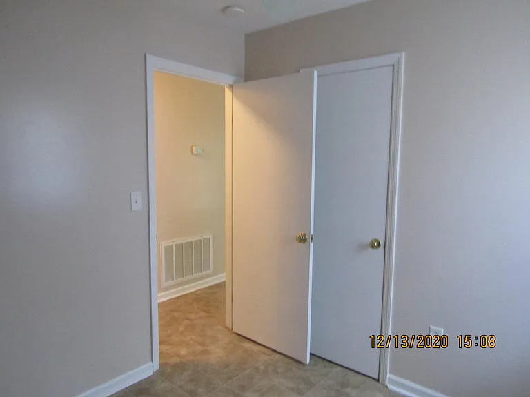 105 Bee St — Photo 9
