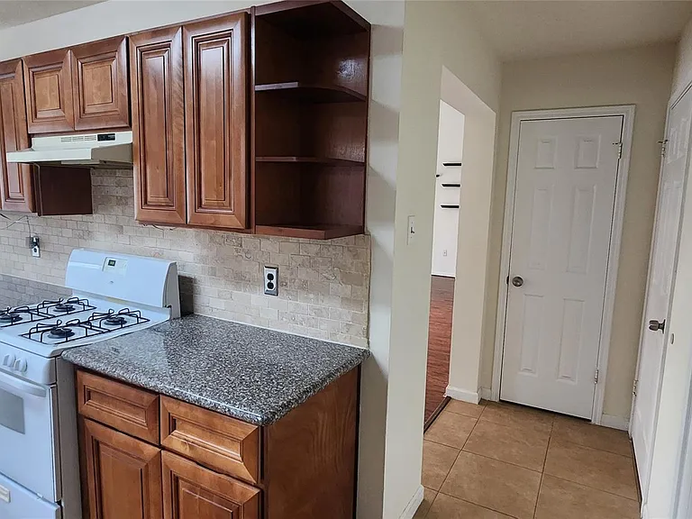 16807 Sussex Dr — Photo 13