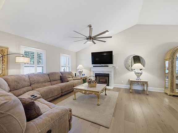 2nd image of 4028 Toccopola St