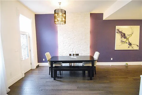 Sold by R New York | media 7