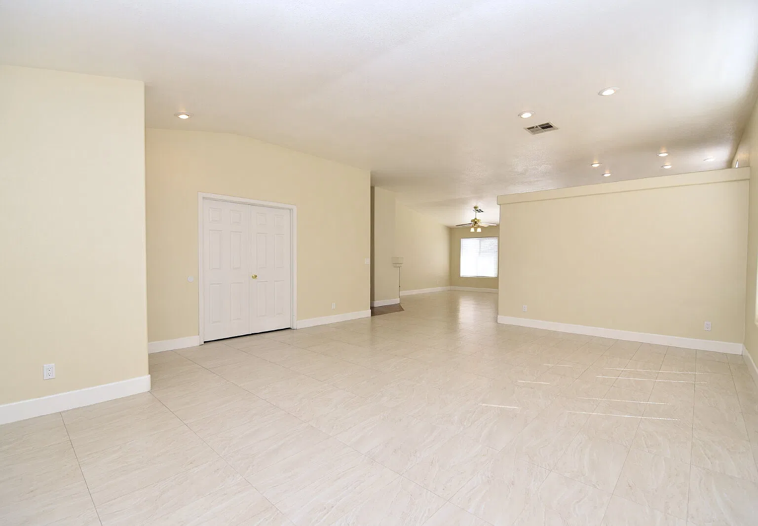 3 bed, 2.0 bath, 1988 sqft, $2,250 — Photo 2
