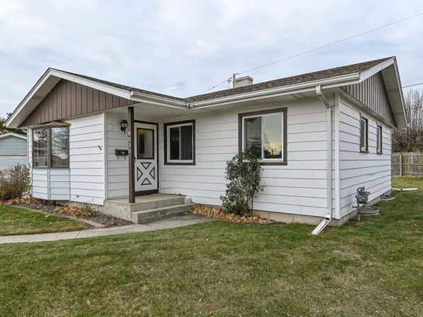 8536 18th AVENUE, Kenosha, WI 53143
