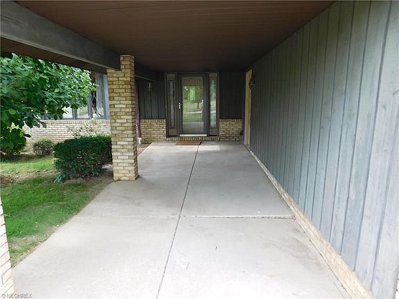 2nd image of 4895 Lindsey Ln