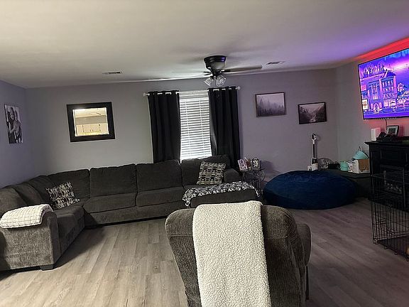 2nd image of 522 Paris Ln