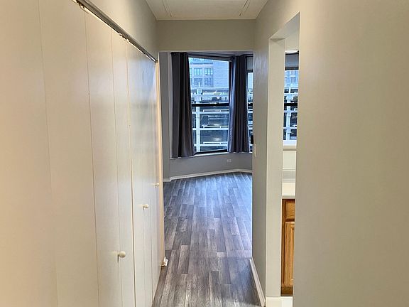 2nd image of 431 S Dearborn St #504A