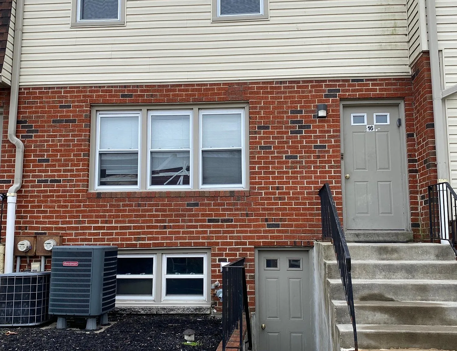 2 bed, 1000 sqft, $1,600 — Photo 3