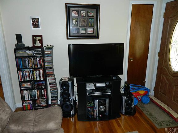 5th image of 2462 Greenway St