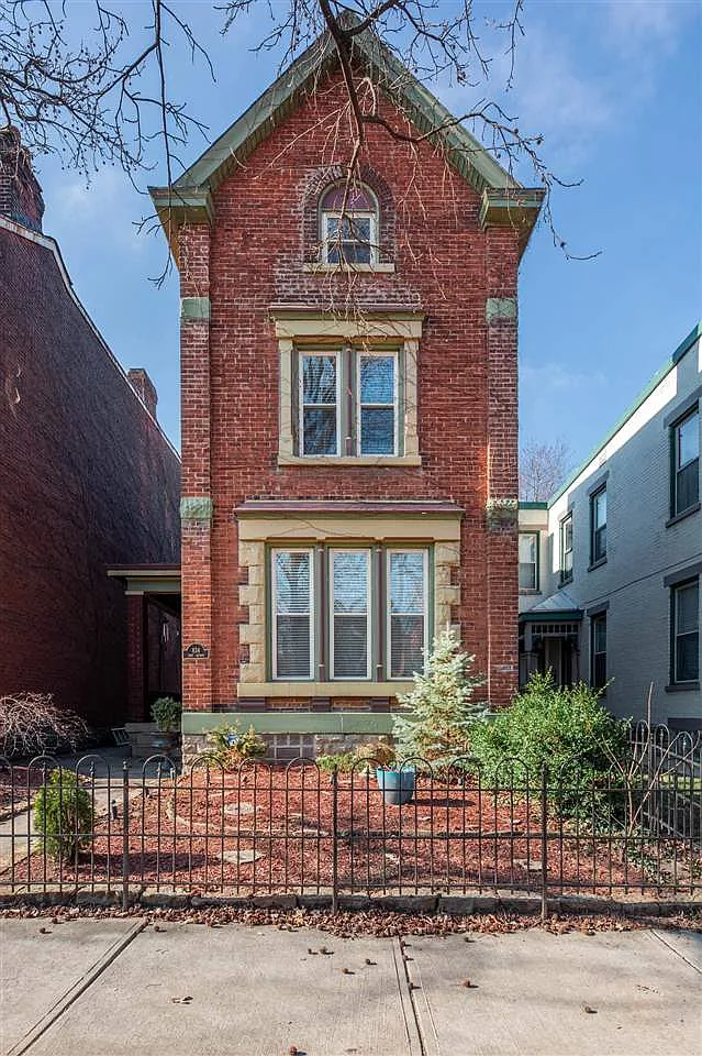 834 Park Ave photo 1