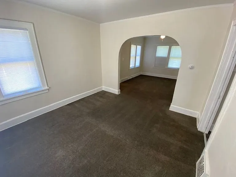 1504 Eastmoreland Ave — Photo 3