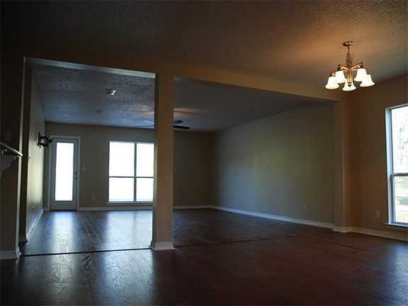 3rd image of 1001 Clairise Ct