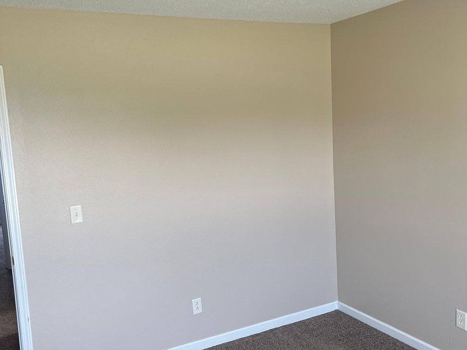 1st image of 130 Blue Willow Ln
