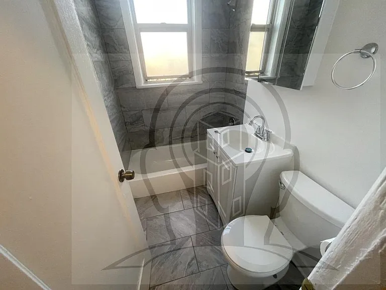 1369 W Estes Ave #1G — Photo 5
