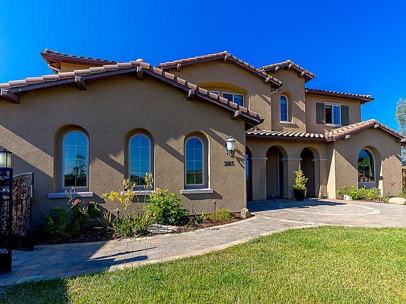 3rd image of 3065 Vineyard Way