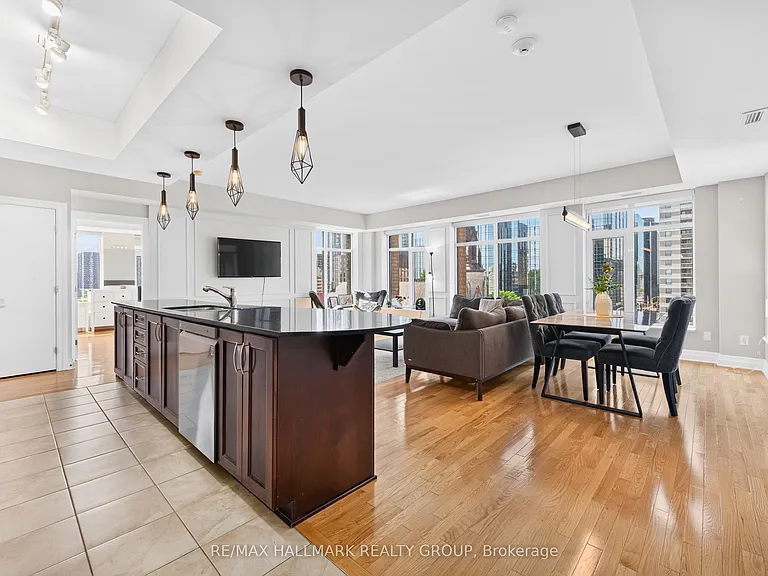 245 Kent St #909 — Photo 8