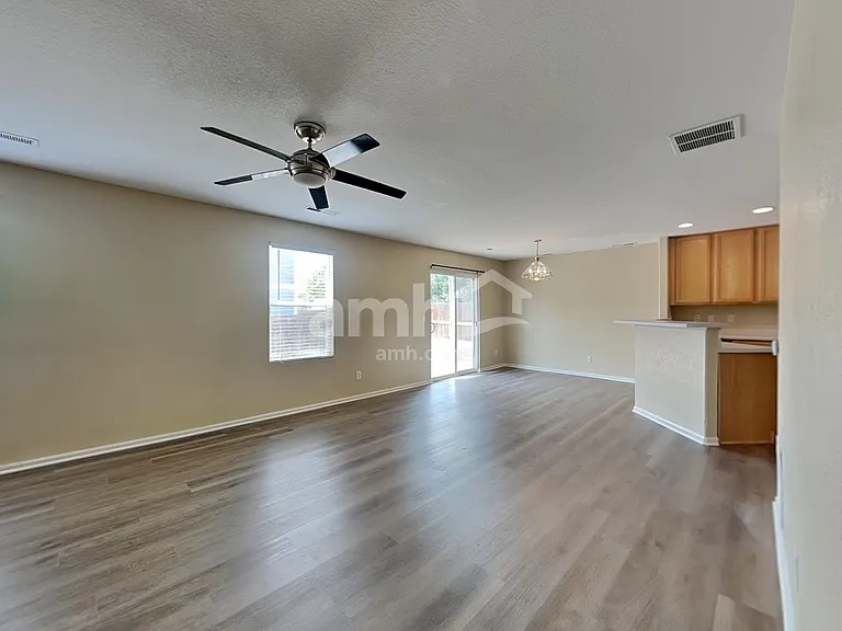 201 Stagecoach Ln — Photo 5