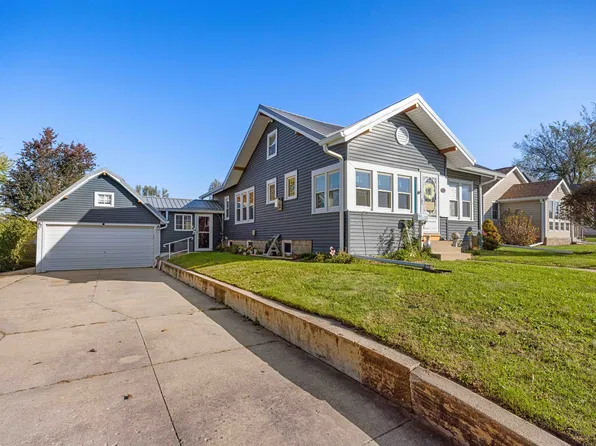 1809 Summit St, Marshalltown, IA 50158