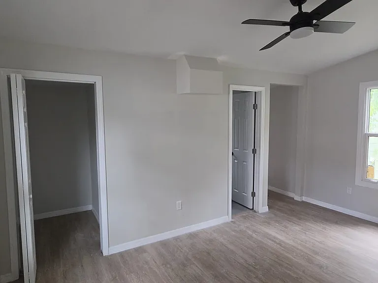 1513 Ionia St — Photo 8