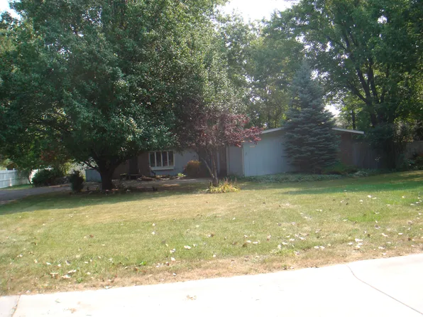 8408 Manor Dr, Fort Wayne, IN 46825