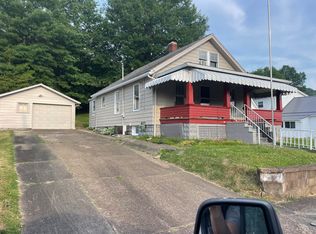 919 5th St, New Martinsville, WV 26155