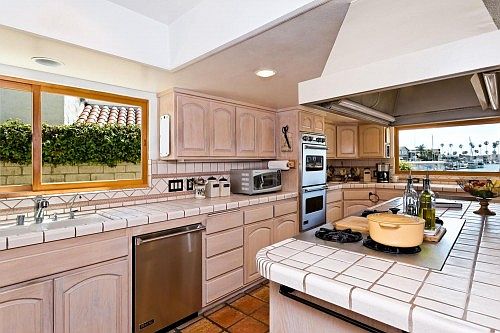 4th image of 3107 Seaview Ave