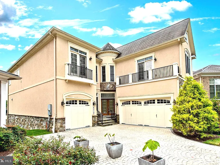 8319 Quarry Manor Ter — Photo 3