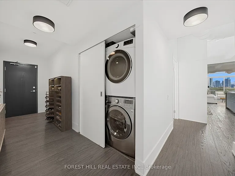 233 Carlaw Ave #804 — Photo 3
