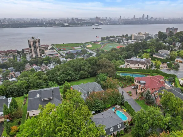 1 Euclid Road image 46 of 50