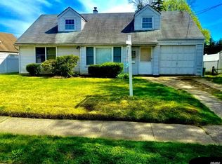 484 Foxhurst Rd, Baldwin, NY 11510