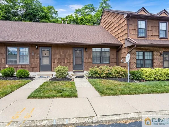 15 Quail Run, Jamesburg, NJ 08831