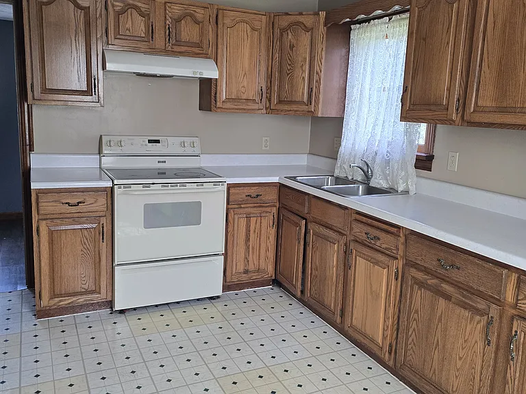 370 Clark St — Photo 2