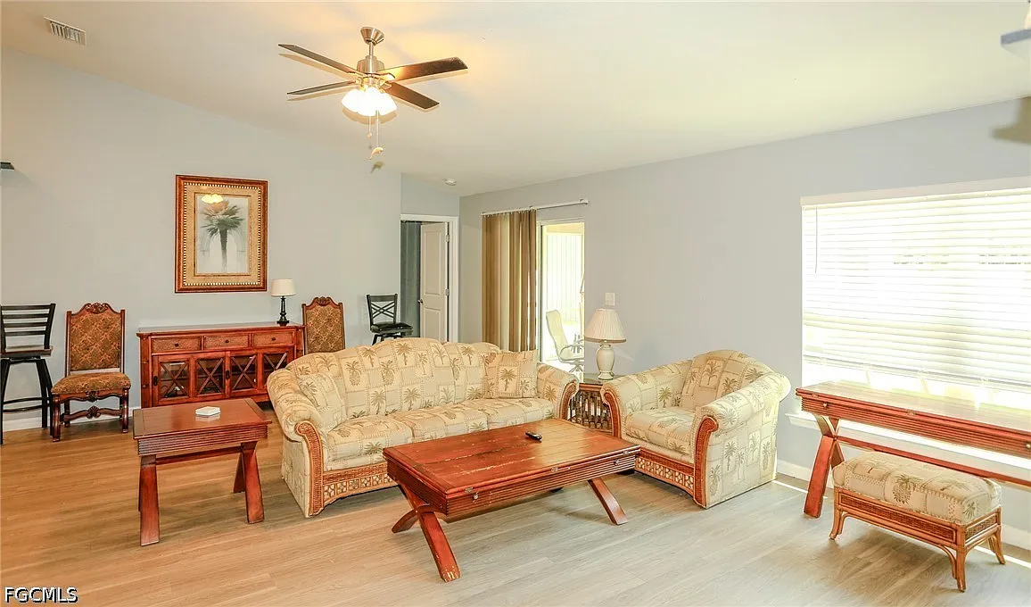 3 bed, 2.0 bath, 2045 sqft, $2,295 — Photo 4