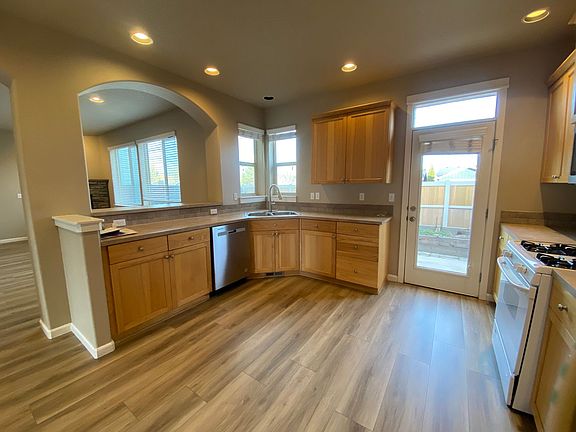 5th image of 61236 Dayspring Dr