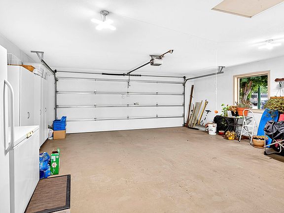 3rd image of 1651 Valleyview Dr #34