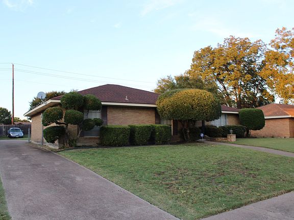 2nd image of 805 Cottonwood Dr