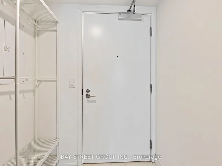 19 Western Battery Rd #3301 — Photo 7