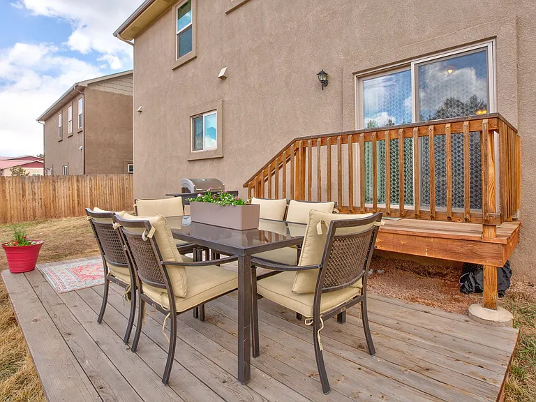 705 Valley View Dr — Photo 29