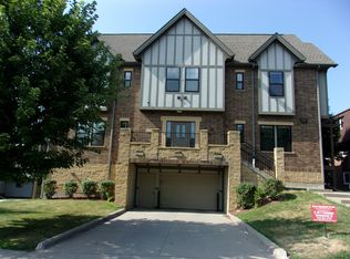 916 E Burlington St UNIT 3, Iowa City, IA 52240