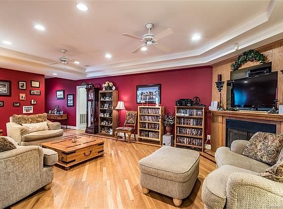 5th image of 292 Carrington Ln
