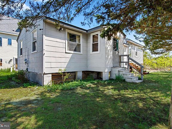 3rd image of 631 Bay Ave
