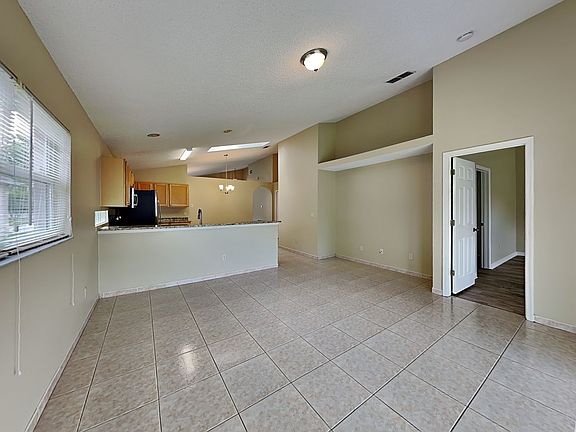 3rd image of 3278 Bellingham Dr