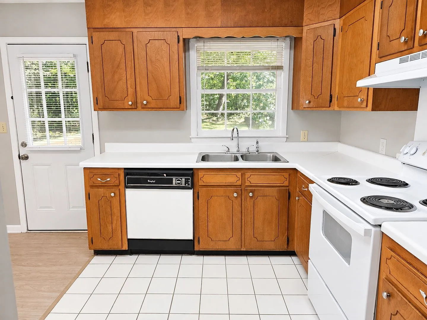 2 bed, 1.0 bath, 999 sqft, $1,495 — Photo 4