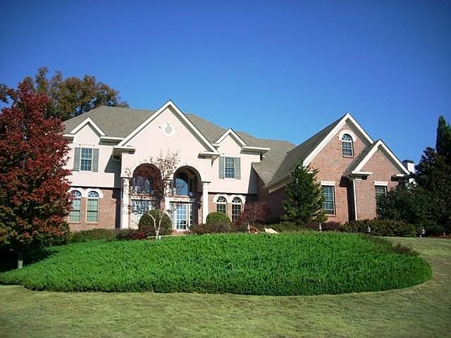 Gorgeous Home located in Gated Community of Chatsworth