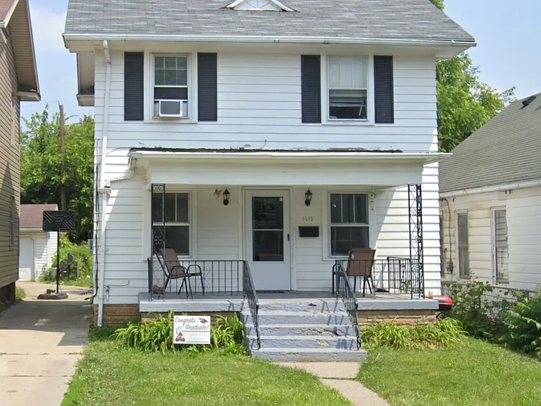 1019 Booth Ave — Photo 2